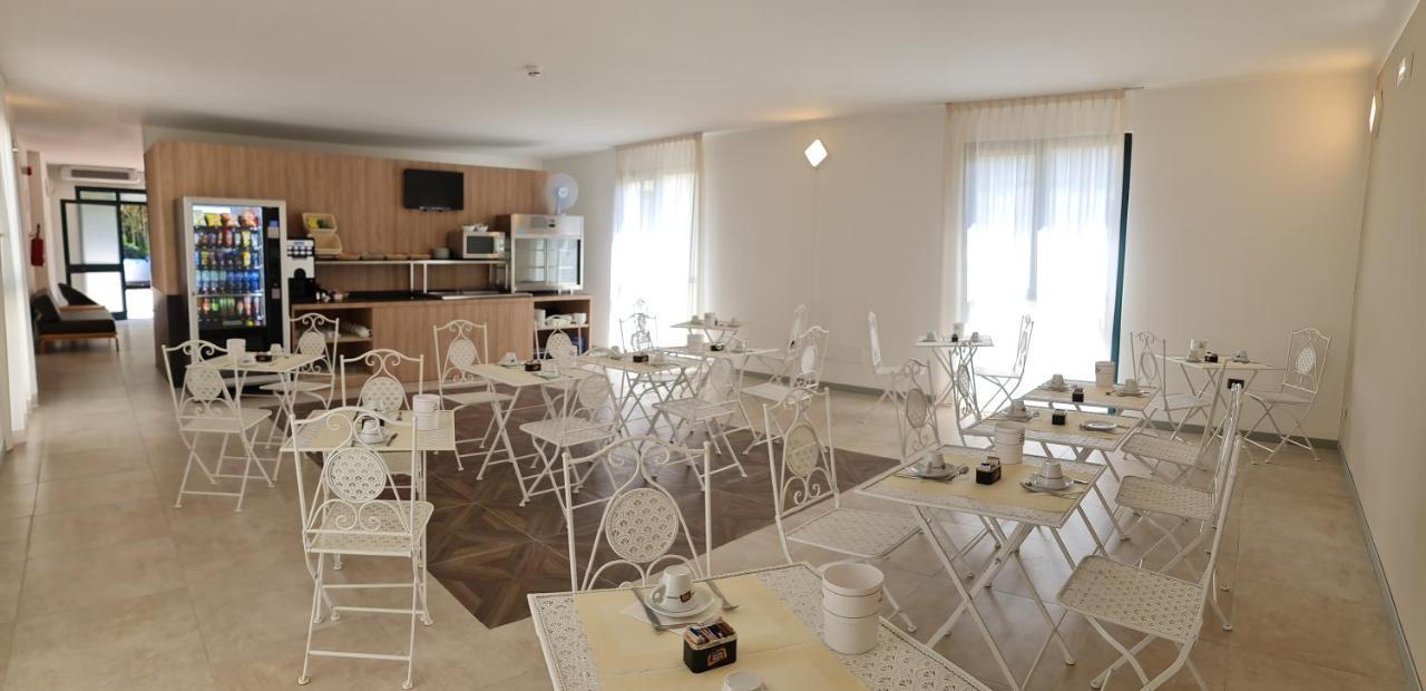 Aquasole Hotel Mercallo Екстериор снимка