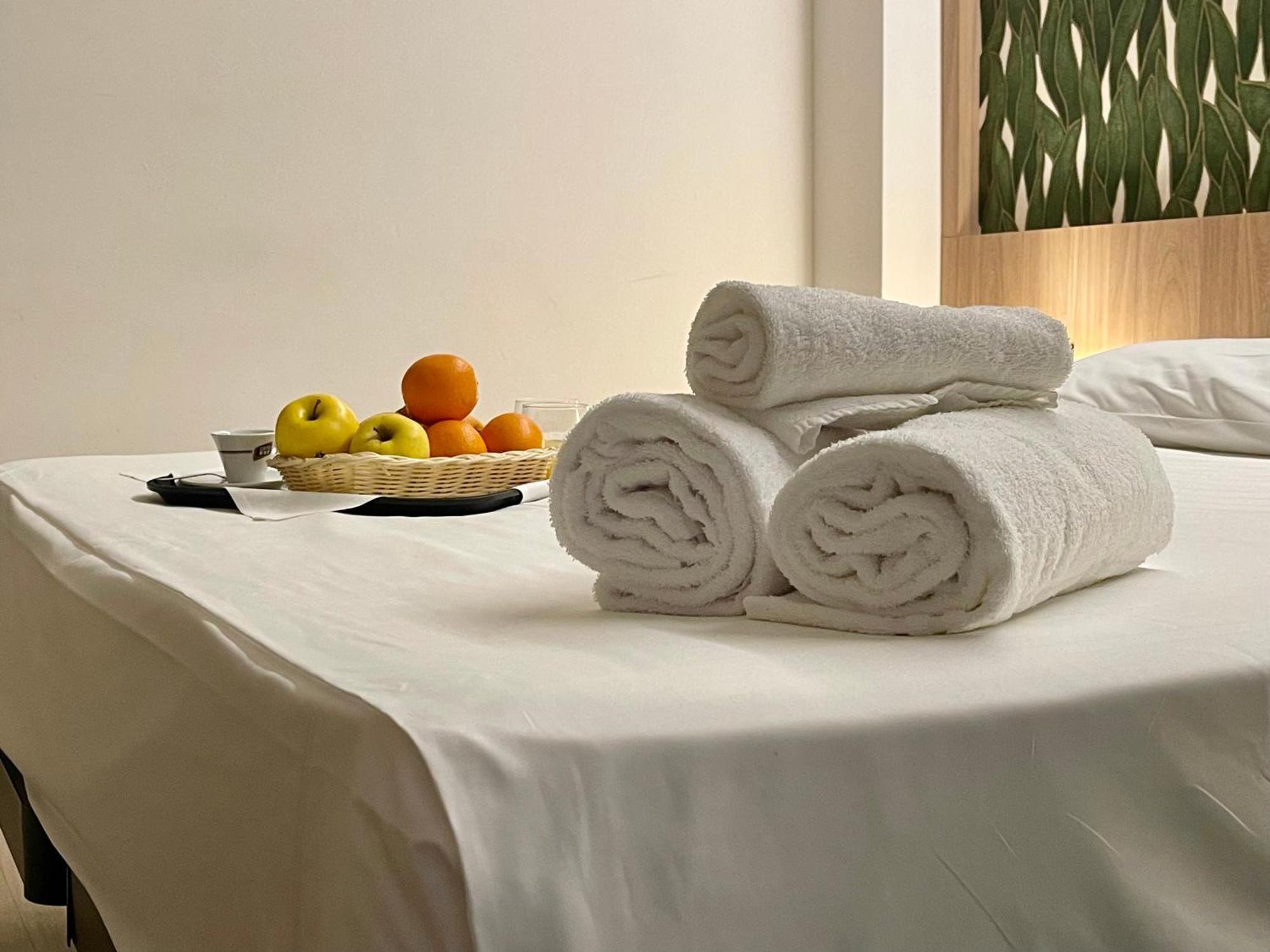 Aquasole Hotel Mercallo Екстериор снимка