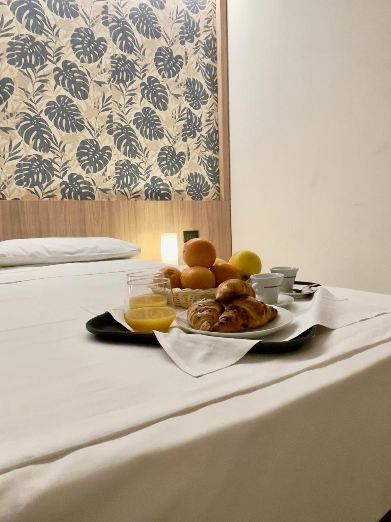 Aquasole Hotel Mercallo Екстериор снимка